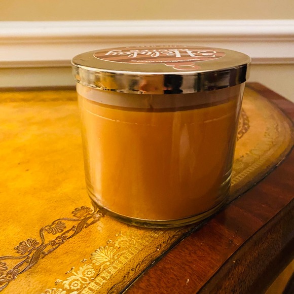 Bath & Body Works Toffee Crunch 3 Wick 14.5 ounce Collectors Candle NEW - Picture 3 of 5